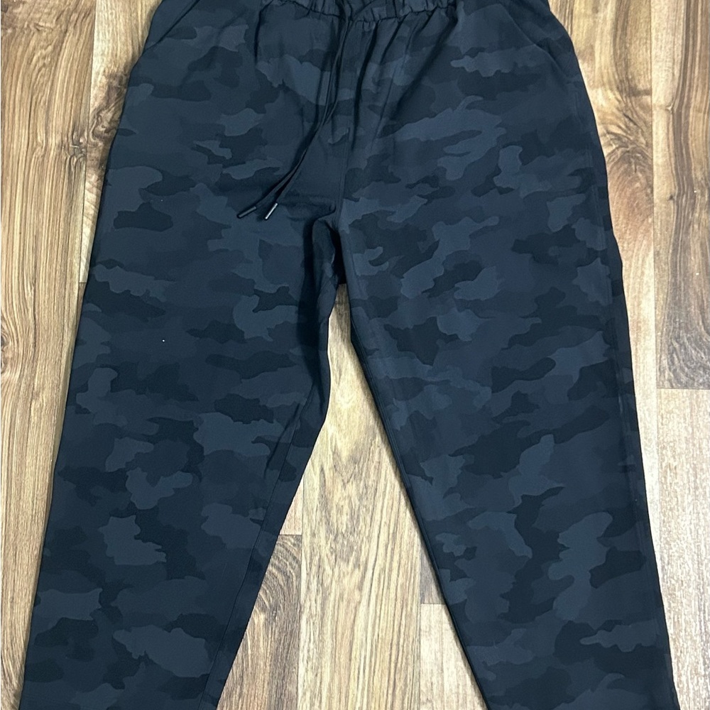lululemon athletica Black cropped leggings